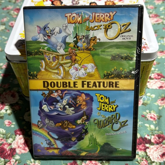 The Wizard of Oz! Lunchbox, DVD, & VHS! Movies are sealed. Excellent condition💫 - Picture 2 of 16